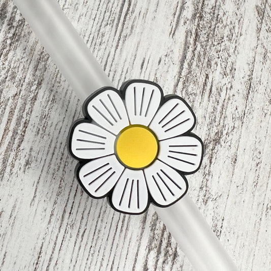 Daisy Outlined Straw Charm